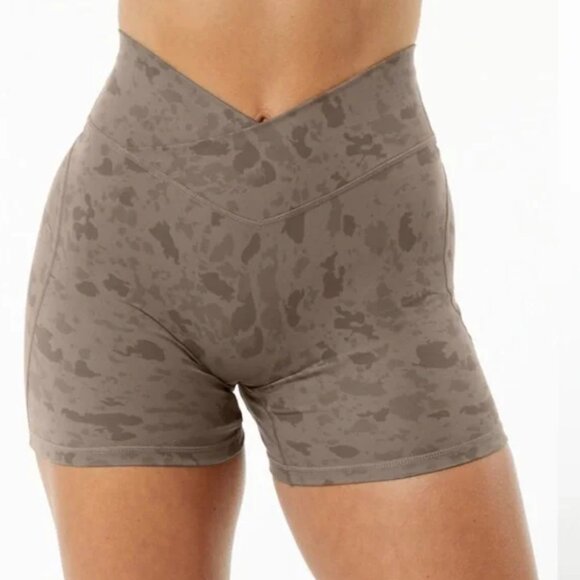 Alphalete SURFACE POWER SHORT 5" Pebble Print Mocha - XL - Picture 1 of 5